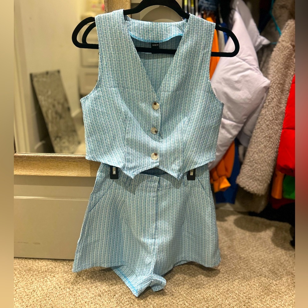 Blue vest and short set!
